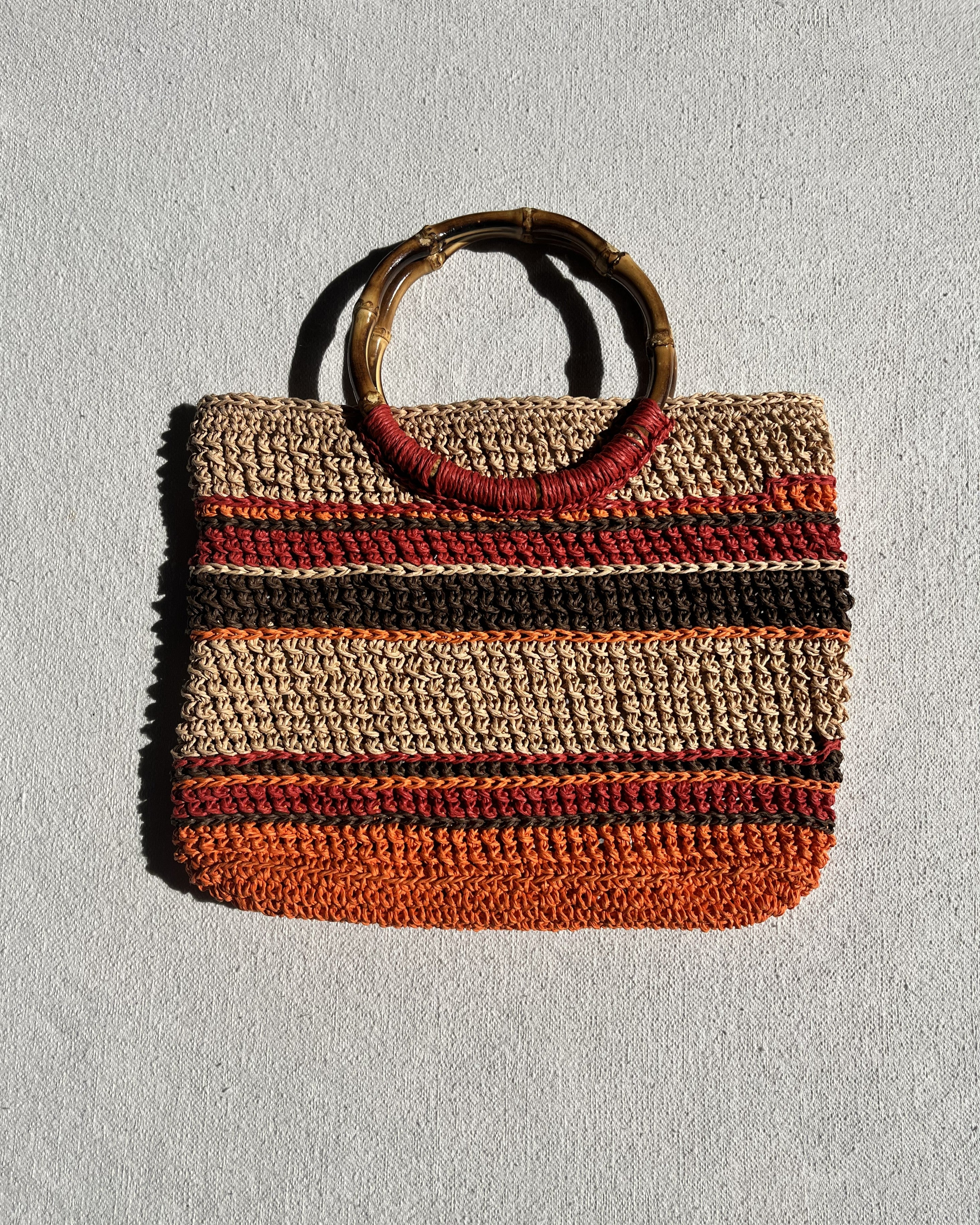Sac sable | Raphia |  Rayures chocolat et rouge ajouré