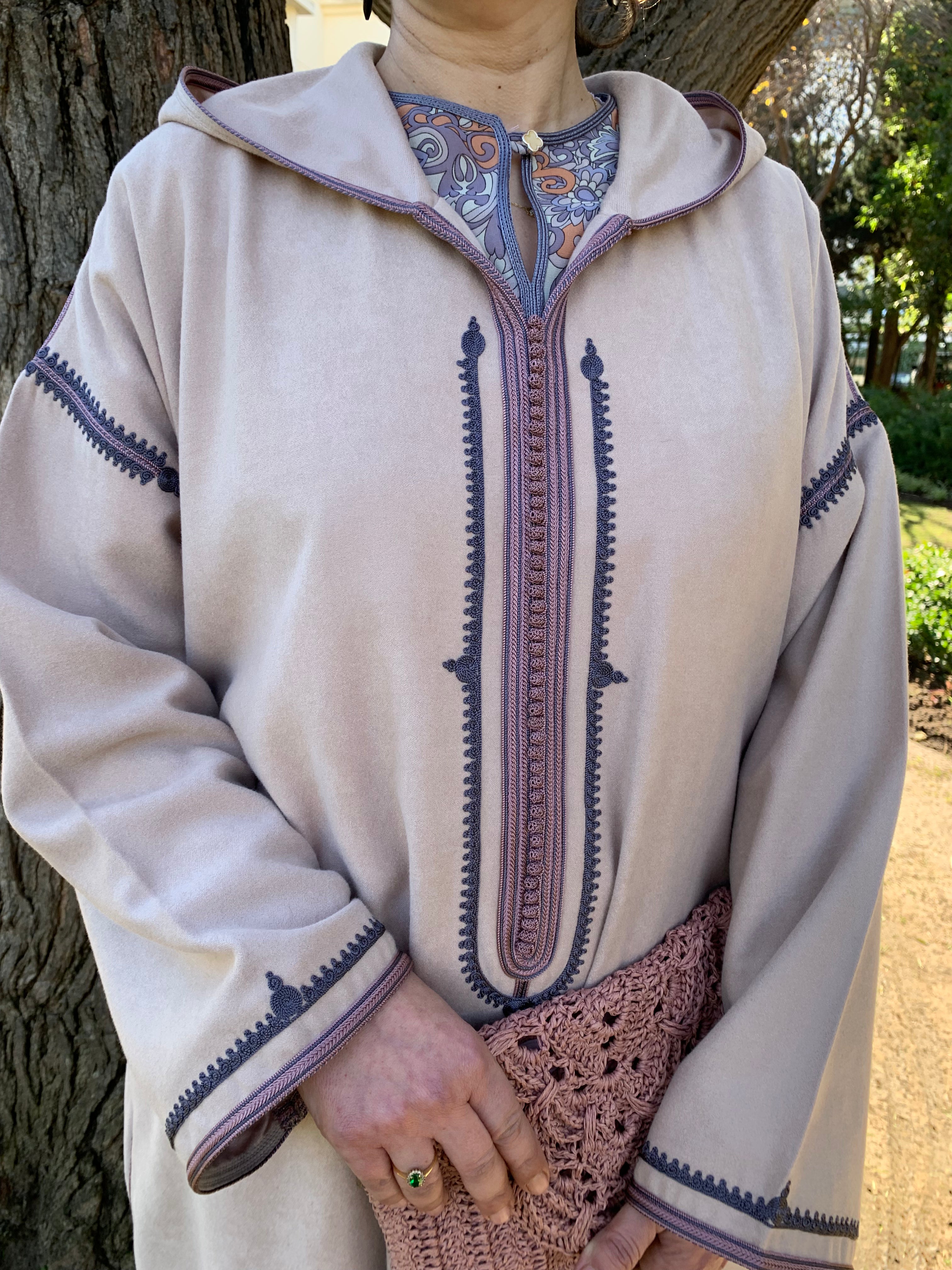 Ensemble Jellaba Mlifa Rose et son Qmiss