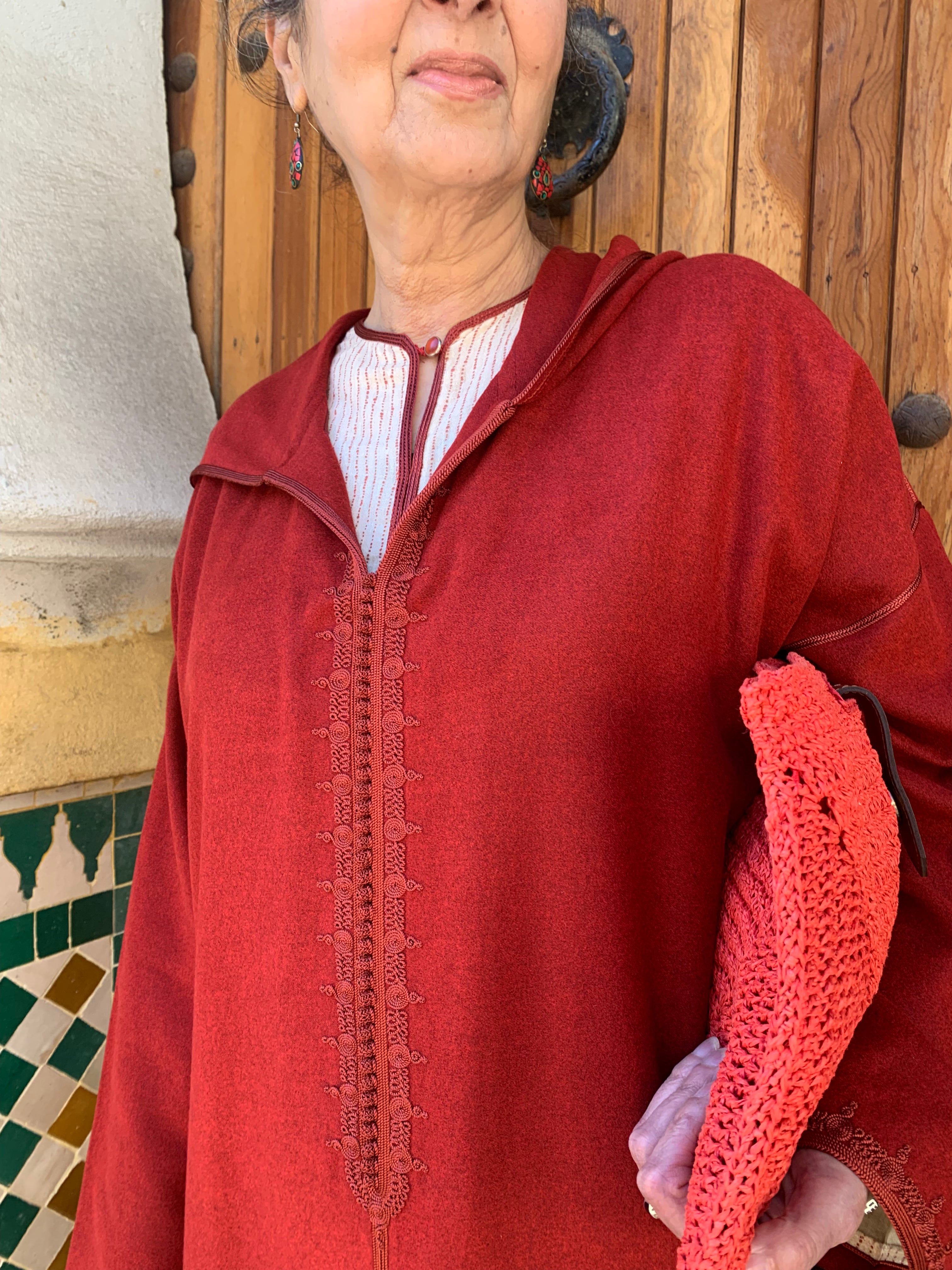 Ensemble Jellaba Mlifa rouge et son Qmiss