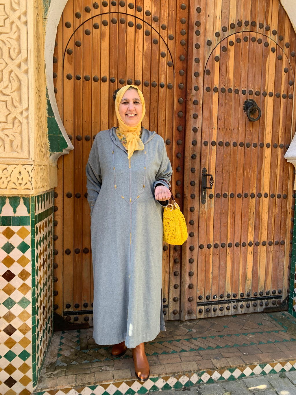 Ensemble Jellaba Mlifa grise et son Qmiss