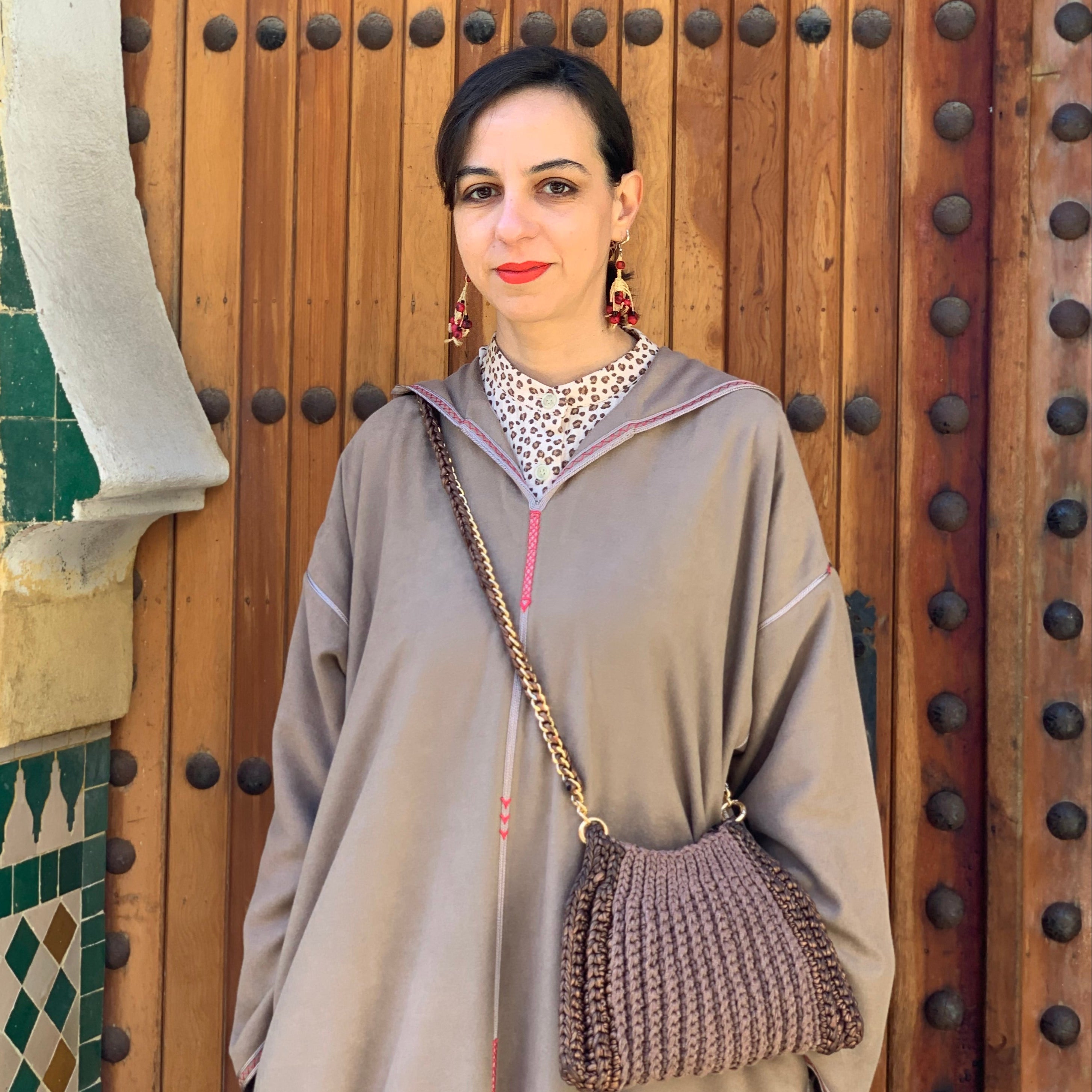 Ensemble Jellaba Mlifa taupe et son Qmiss