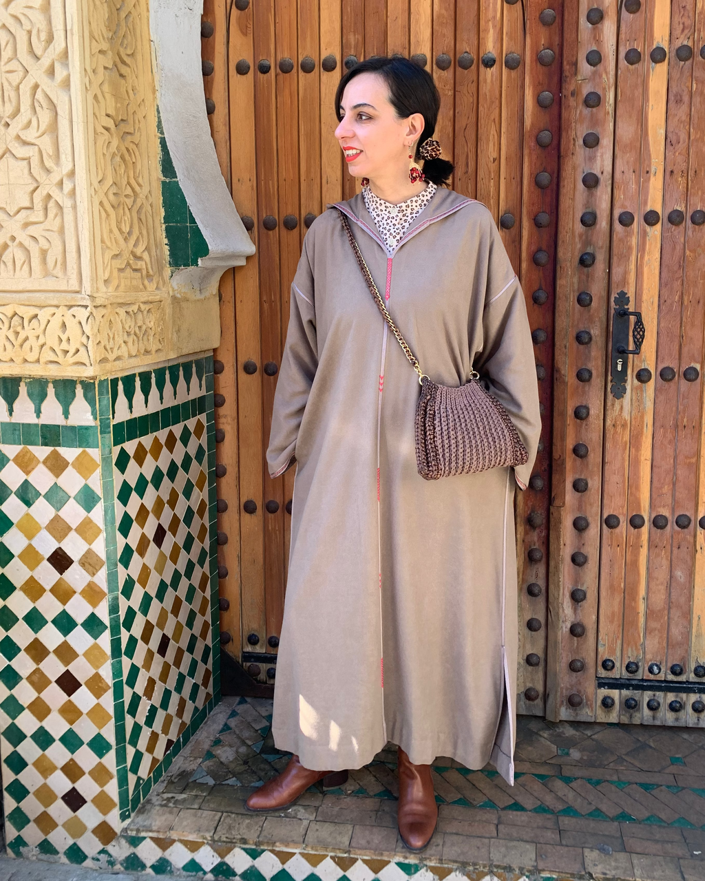 Ensemble Jellaba Mlifa taupe et son Qmiss