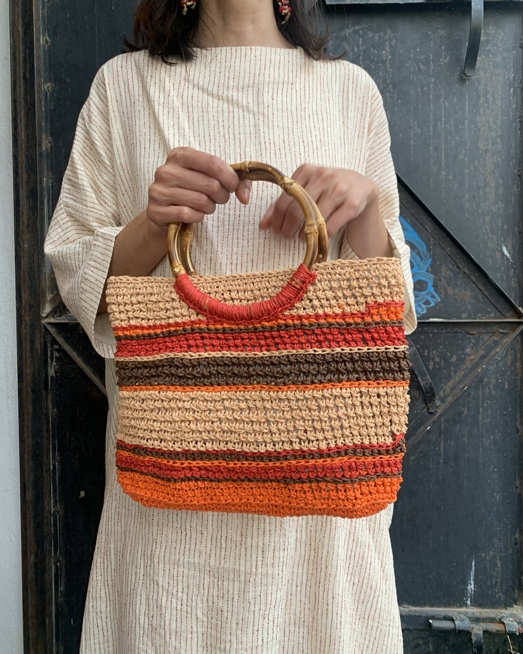 Sac sable | Raphia |  Rayures chocolat et rouge ajouré