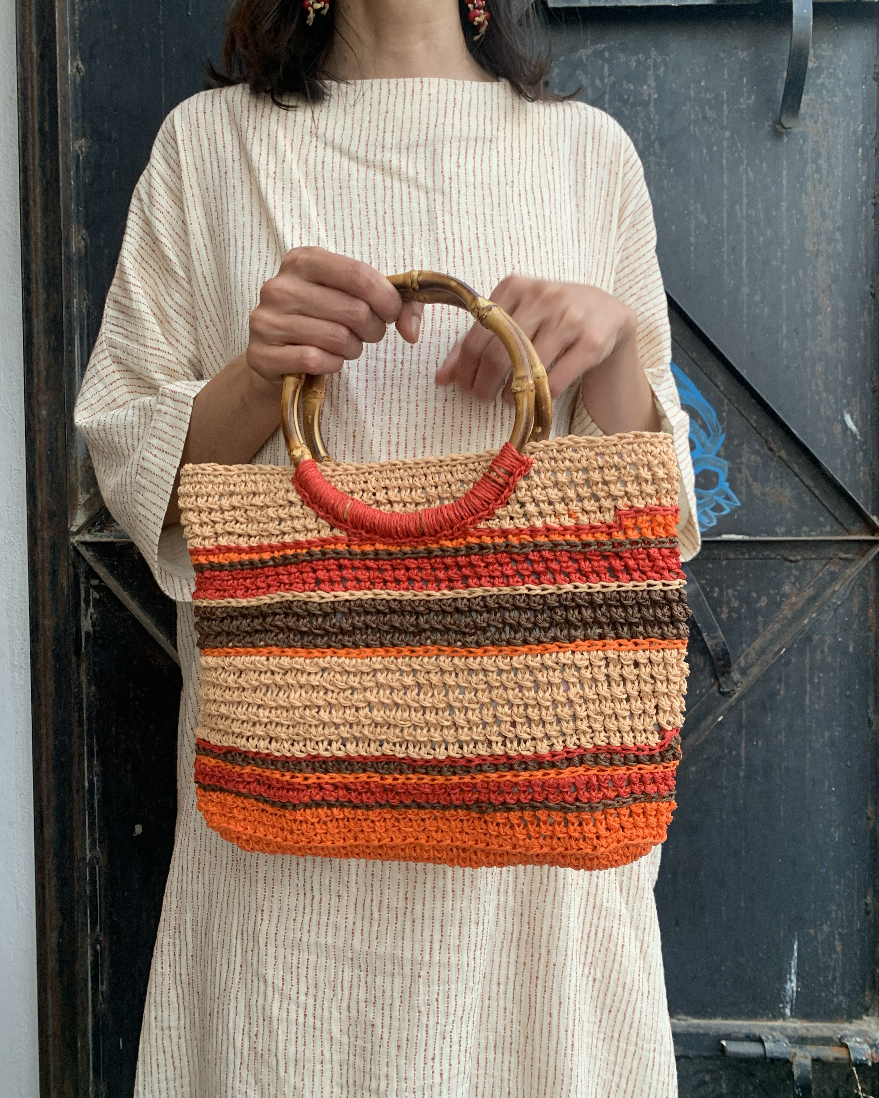 Sac sable | Raphia |  Rayures chocolat et rouge ajouré